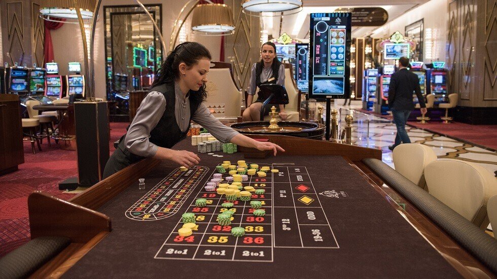 مقاتل يخسر 200 ألف دولار عشية نزاله