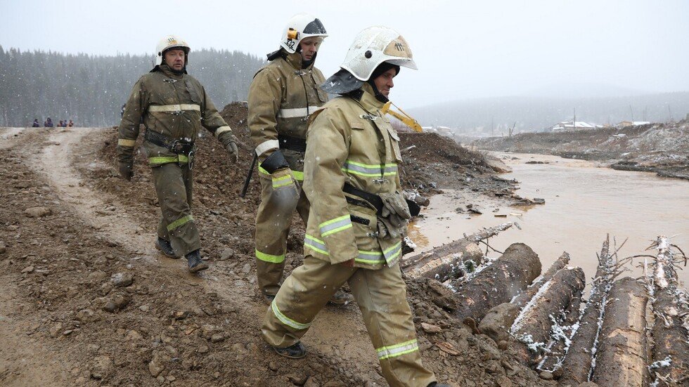 الطوارئ الروسية: العثور على 7 مفقودين أحياء بعد انهيار سد في إقليم كراسنويارك