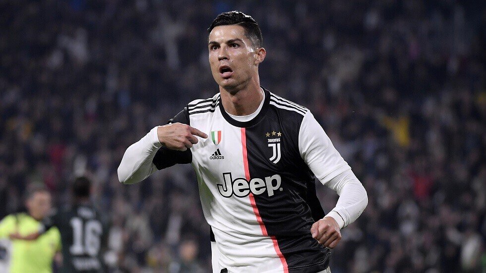 يوفنتوس يكرم رونالدو على هدفه رقم 700