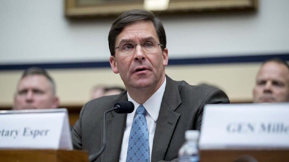 وزير الدفاع الأمريكي يصل إلى أفغانستان في زيارة مفاجئة بحثا عن اتفاق سياسي