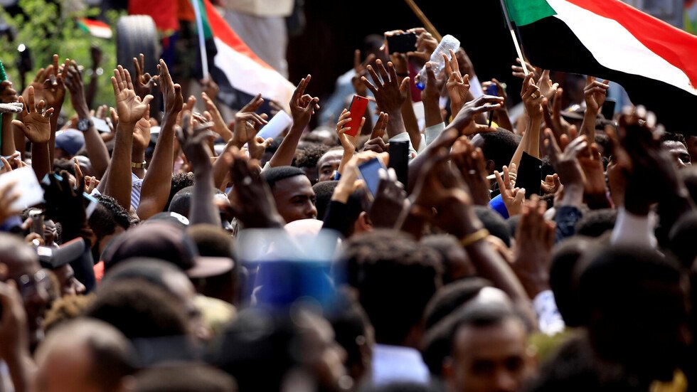 لجنة سودانية بسلطات واسعة للتحقيق في فض اعتصام يونيو الذي قتل فيه العشرات