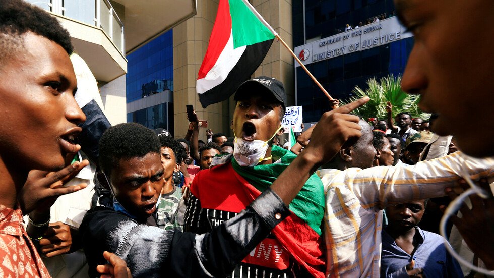 توقيع الإعلان السياسي بين حكومة السودان و