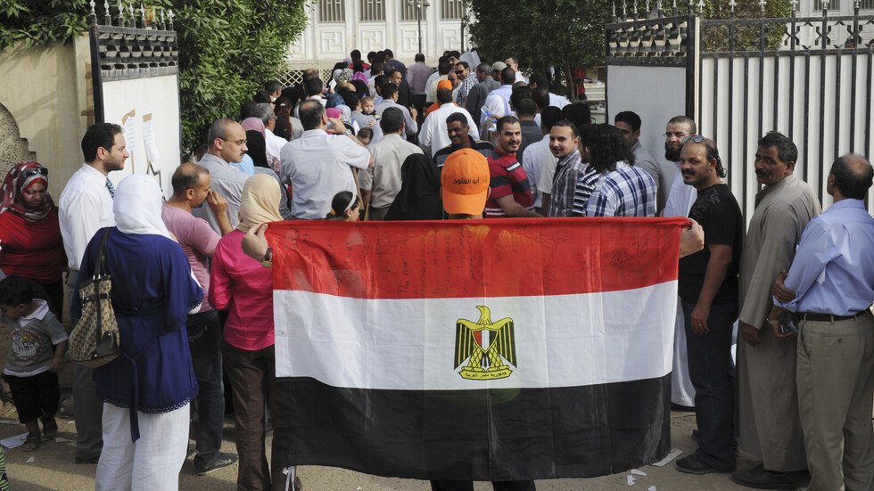 الخارجية المصرية تفتح تحقيقا عقب اتهام كويتي عناصر سفارة مصر بالاعتداء عليه