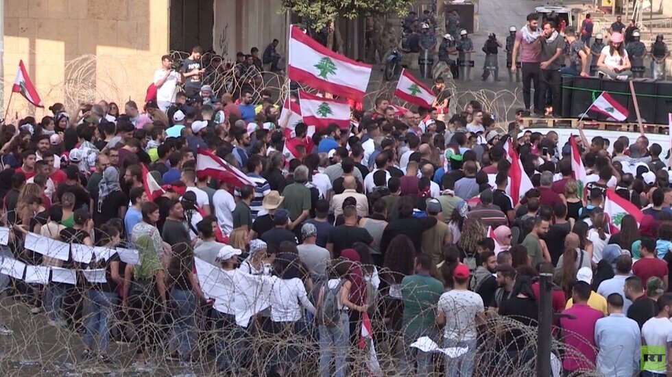 لبنان.. يوم سادس من الاحتجاجات الشعبية