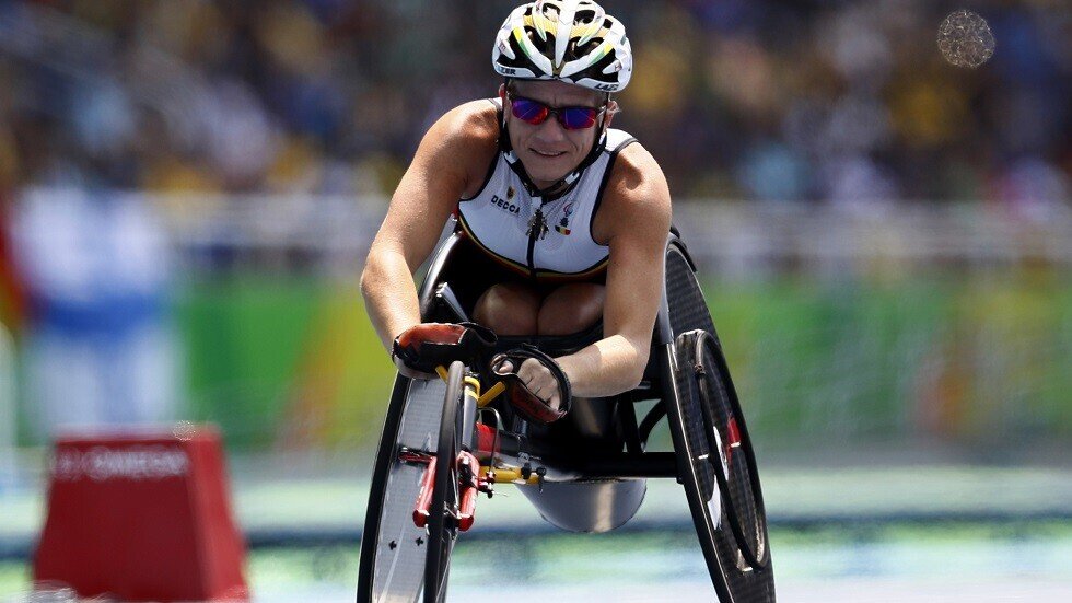 بطلة أولمبية تضع حدا لحياتها وتلجأ للـ