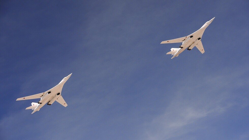 هبوط قاذفتي 