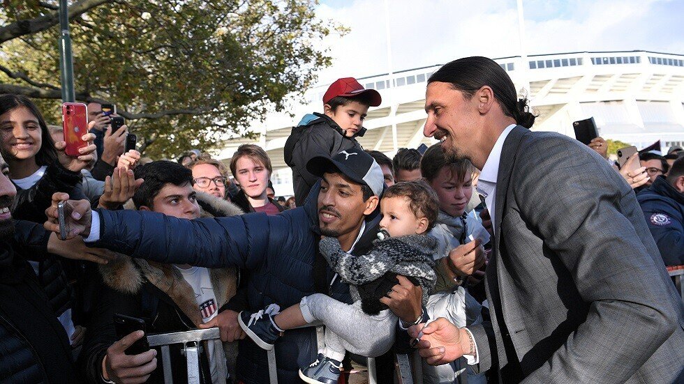 مفاوضات مستمرة لاستقدام إبراهيموفيتش إلى الدوري الإيطالي