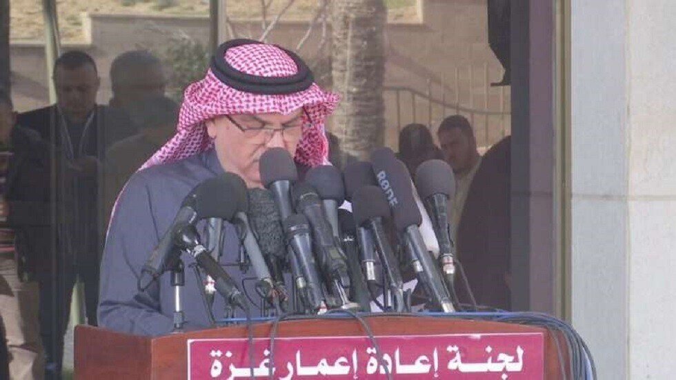 السفير القطري يتوجه إلى قطاع غزة لتوزيع مساعدات مالية