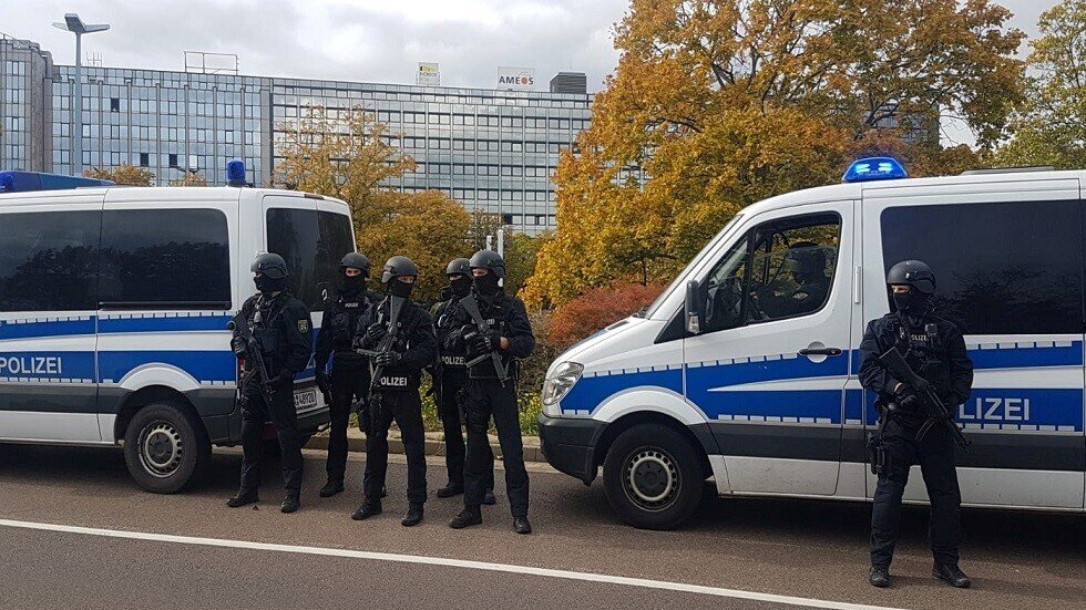 360 شرطيا ألمانيا يلاحقون عائلة لبنانية متهمة بـ"تهريب البشر"