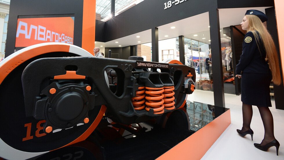 شركة روسية عملاقة تبحث توريد وإنتاج سيارات الشحن إلى مصر