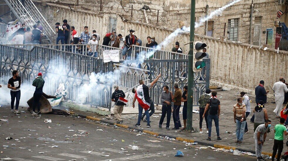 العراق.. ارتفاع حصيلة قتلى الاحتجاجات وحظر التجول في 7 محافظات