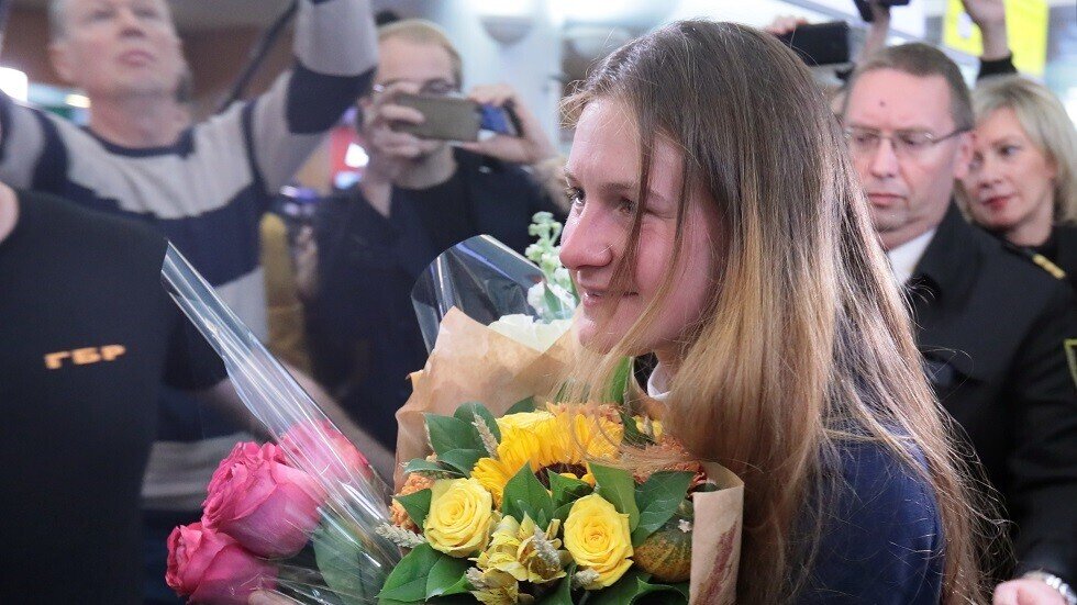 وصول الروسية ماريا بوتينا المفرج عنها في الولايات المتحدة إلى موسكو