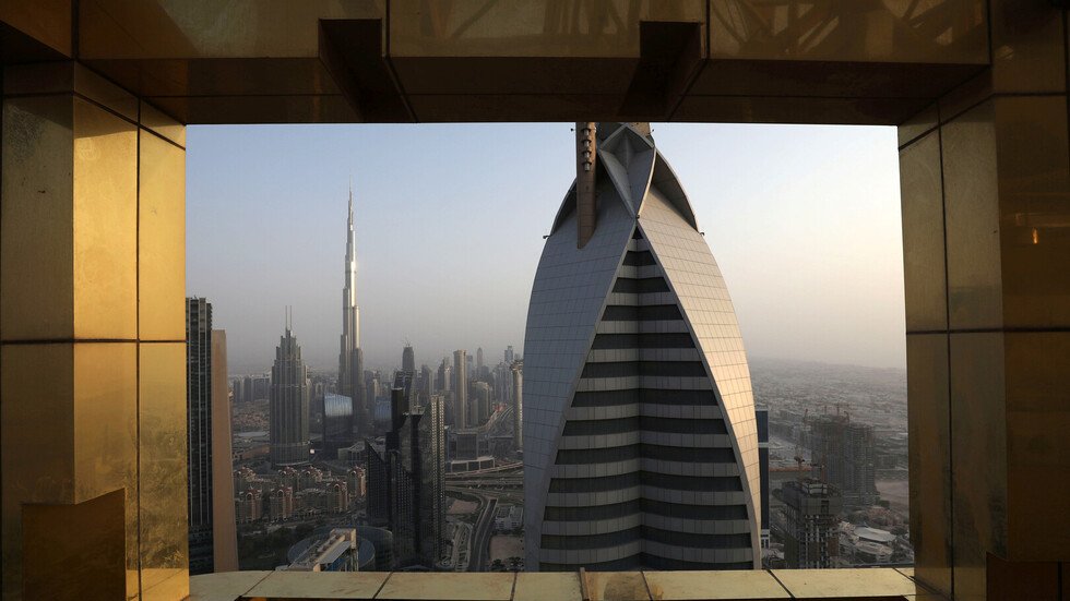 رجل أعمال إماراتي يحذر دبي من كارثة في سوق العقارات