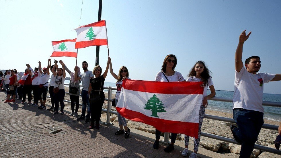 سلسلة بشرية من شمال لبنان إلى جنوبه في إطار الحراك الشعبي