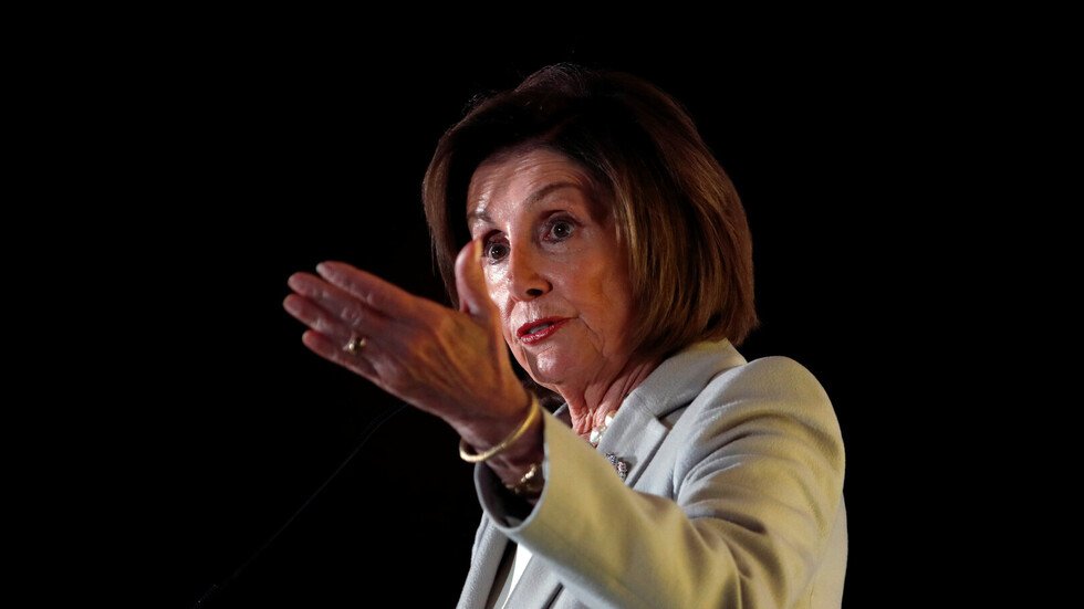 بيلوسي تهاجم ترامب لأنه أبلغ روسيا بعملية "البغدادي" قبل الكونغرس