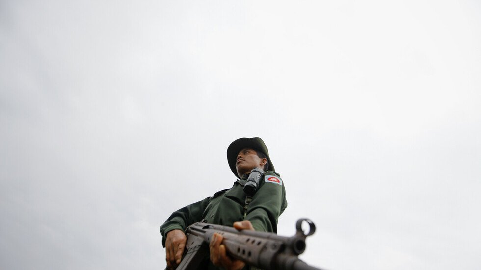 متمردو روهينغا ميانمار يعلنون مقتل عدد من الرهائن لديهم بقصف حكومي