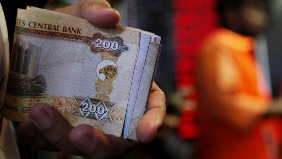 انسحاب عملاق مصرفي إماراتي من قطر والكويت