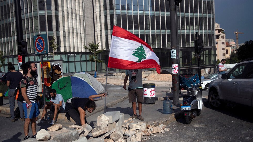 مكتب الحريري ينفي تلقي قنوات لبنانية أموالا لتغطية الاحتجاجات