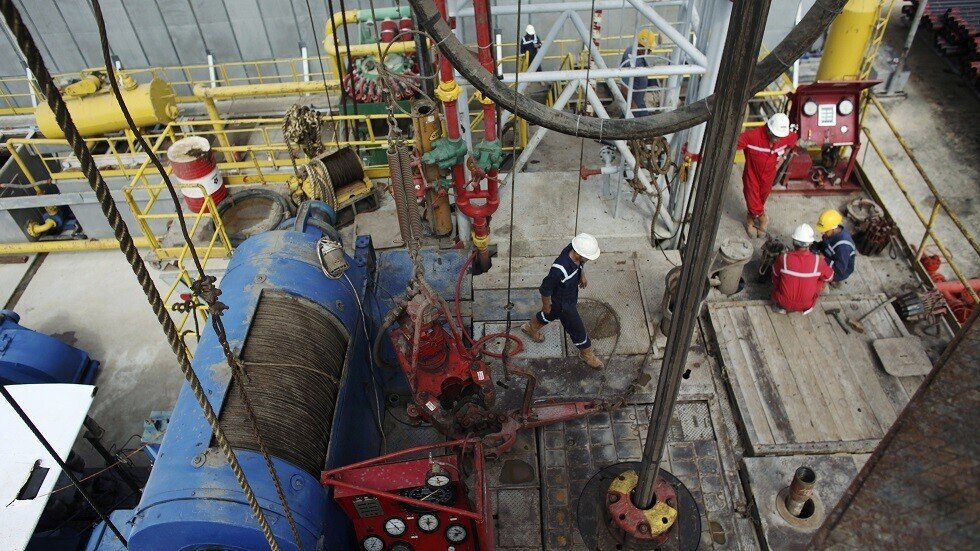 إسرائيل تمنح مجموعتين من الشركات رخص تنقيب بحرية