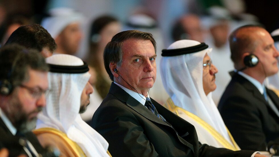 بولسونارو من أبو ظبي: يمكن اعتبار البرازيل دولة عربية