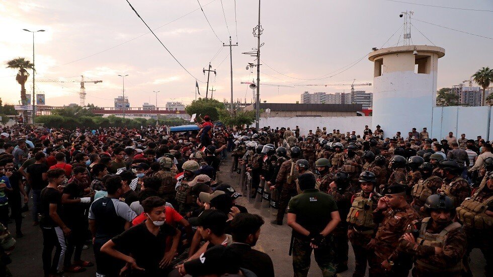 رويترز: مقتل 13 شخصا على الأقل وإصابة 865 في كربلاء برصاص الشرطة