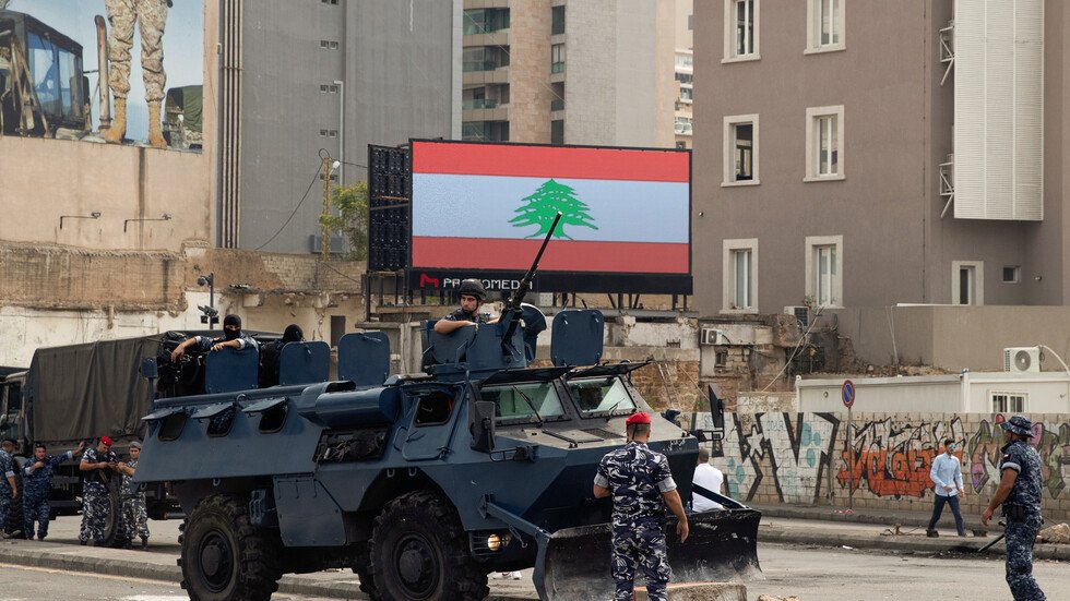 مراسلنا: المحتجون يحاولون فتح جسر الرينغ وسط بيروت بالقوة والأمن يتدخل