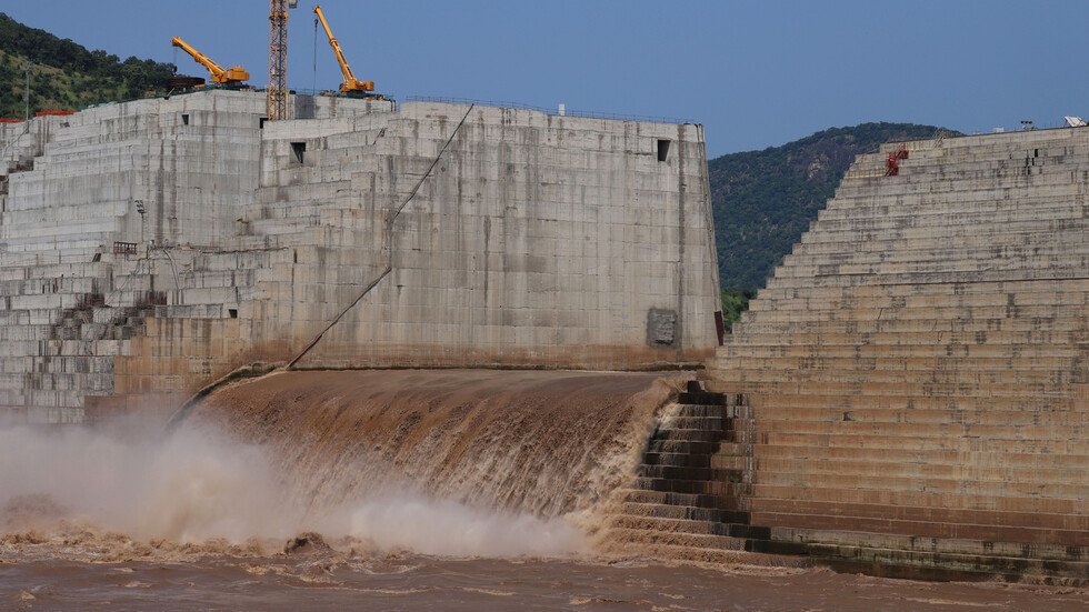 السعودية تدخل على خط أزمة 