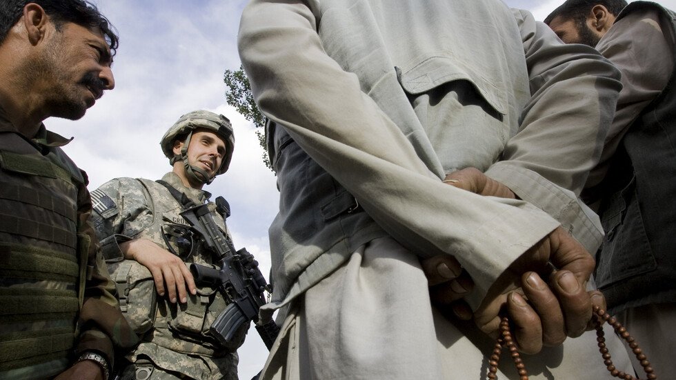 كلب البغدادي وغراب بن لادن!