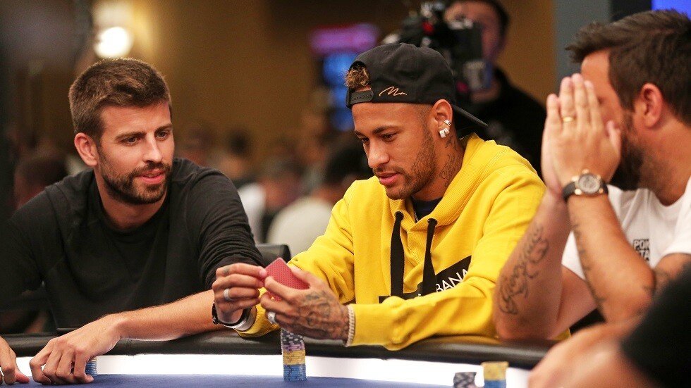 بيكيه: لاعبو برشلونة عرضوا التضحية برواتبهم من أجل إتمام صفقة نيمار