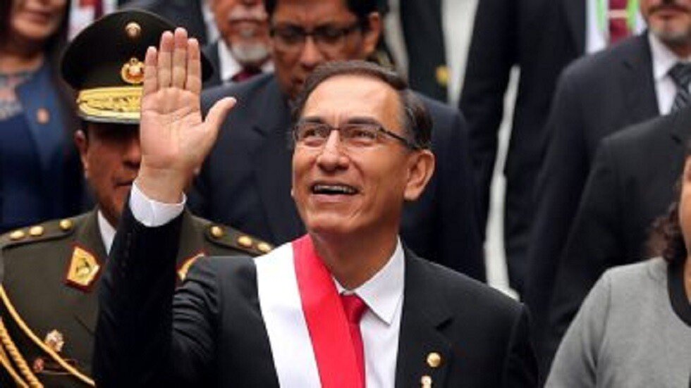 برلمان بيرو يقيل رئيس البلاد ردا على حلّه له