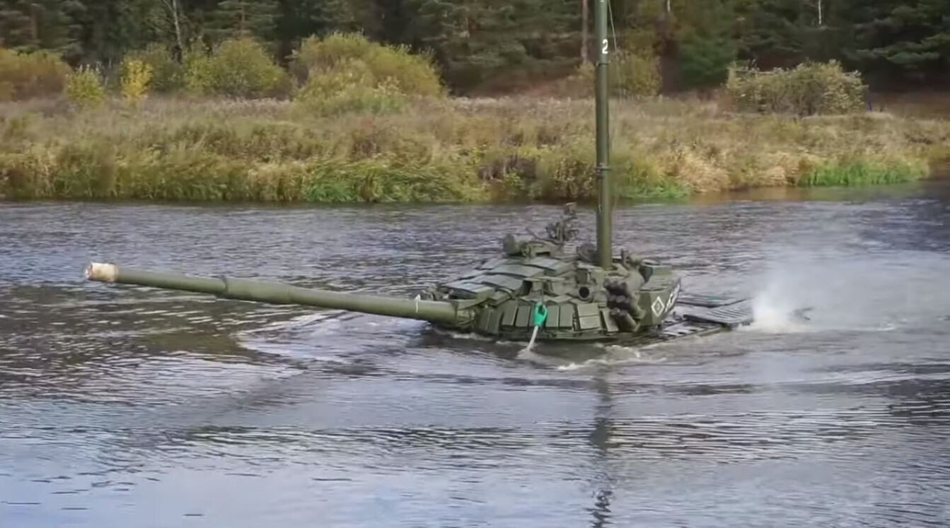 بالفيديو.. الدبابات الروسية تسير تحت الماء