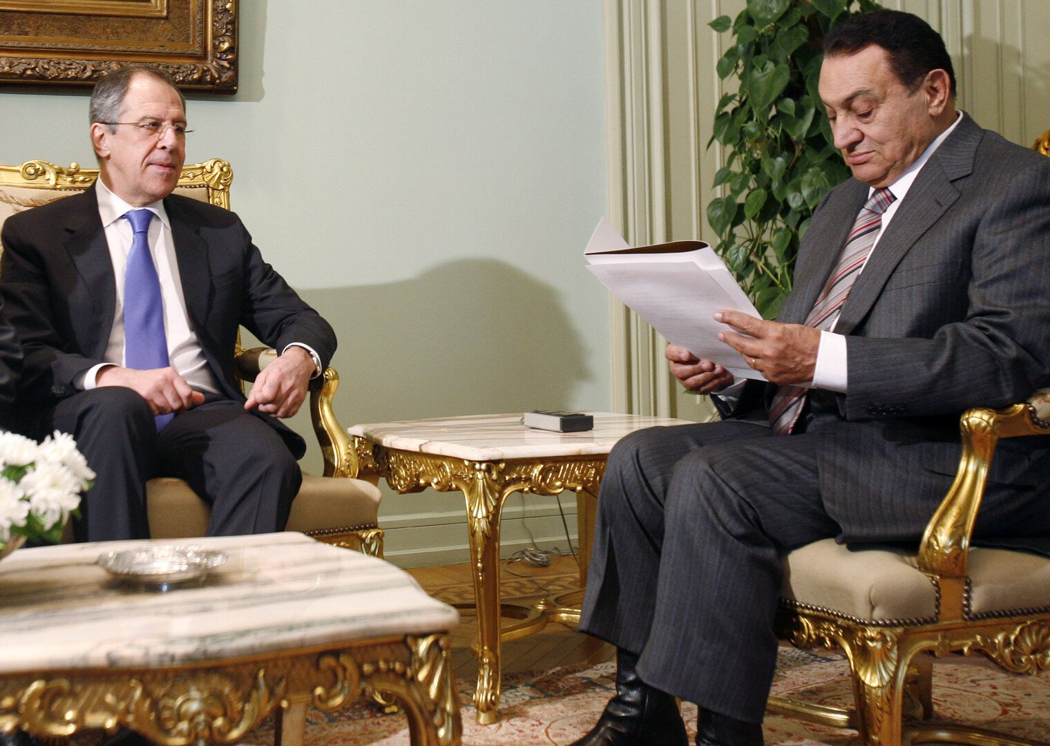 وزير الخارجية الروسي: مبارك ترك السلطة في مصر بكرامة ولم يهرب