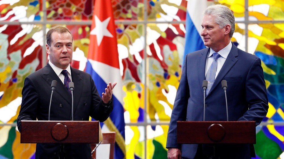مدفيديف: روسيا تؤيد موقف كوبا بشأن ضرورة رفع الحصار الأمريكي