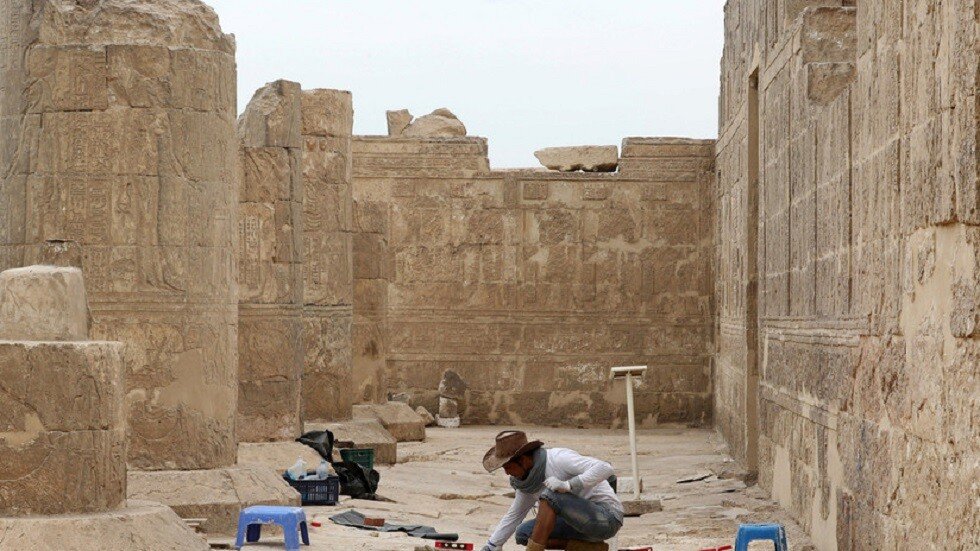 عمال بناء يكتشفون معبدا مفقودا على ضفاف نهر النيل منذ 2200 عام (صور)