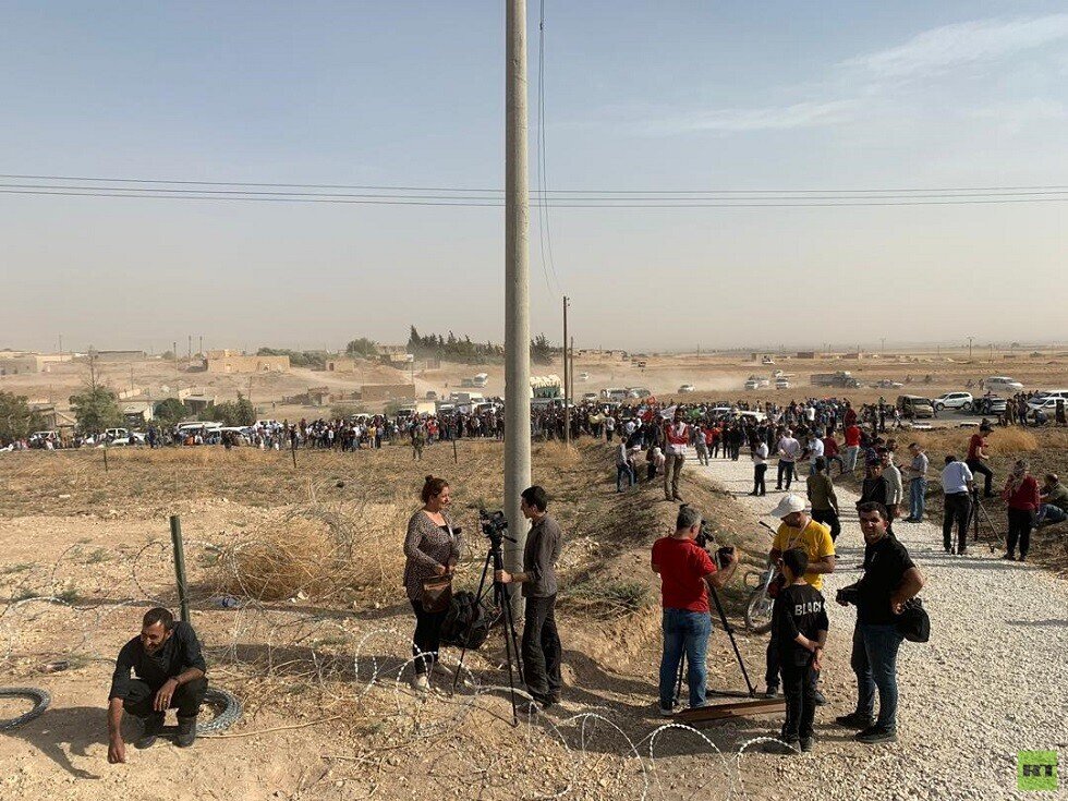 سوريا.. تظاهرة حاشدة أمام قاعدة أمريكية (صور)