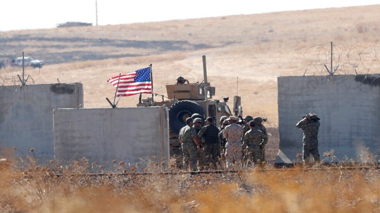 قوات سوريا الديمقراطية: القوات الأمريكية لم تف بالتزاماتها وانسحبت من المناطق الحدودية مع تركيا