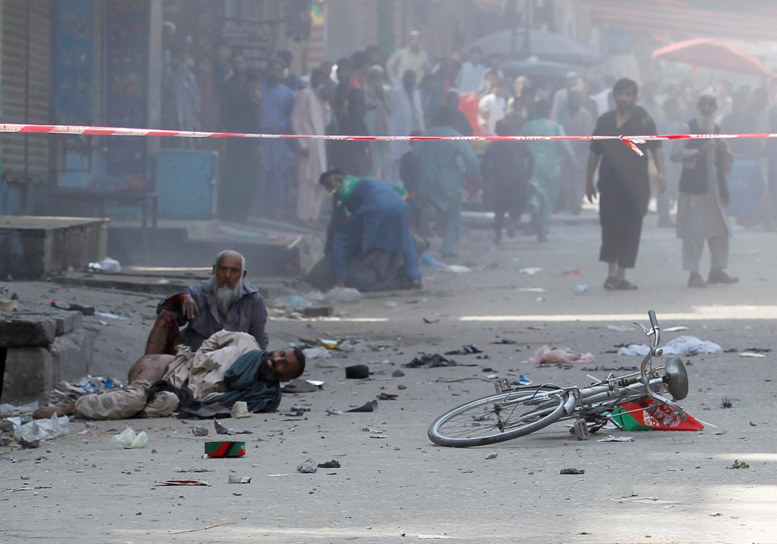 مقتل 3 أشخاص وإصابة 27 آخرين بتفجير هز مدينة جلال آباد الأفغانية 