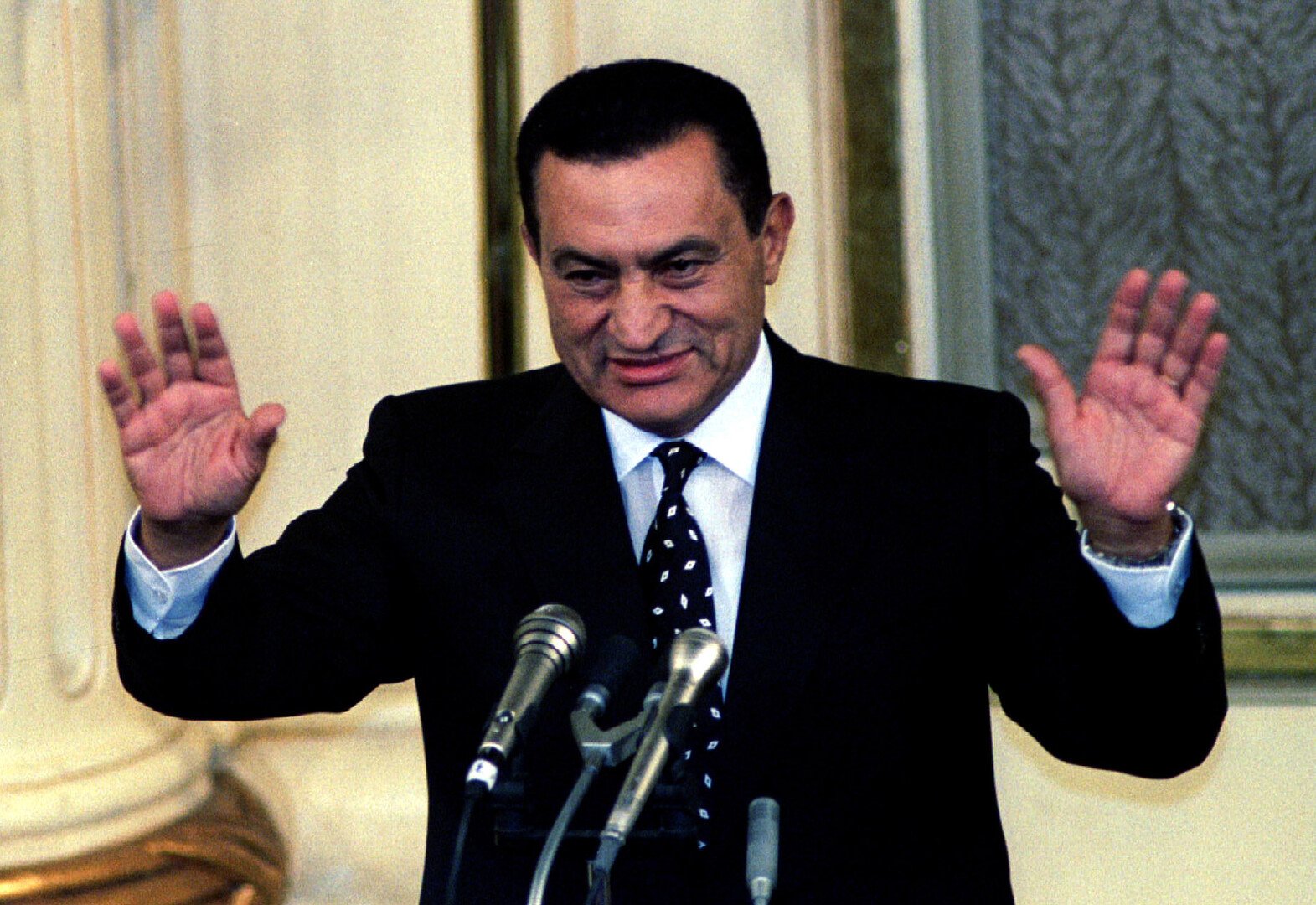 مبارك يظهر في أحدث صورة له في ذكرى انتصار أكتوبر
