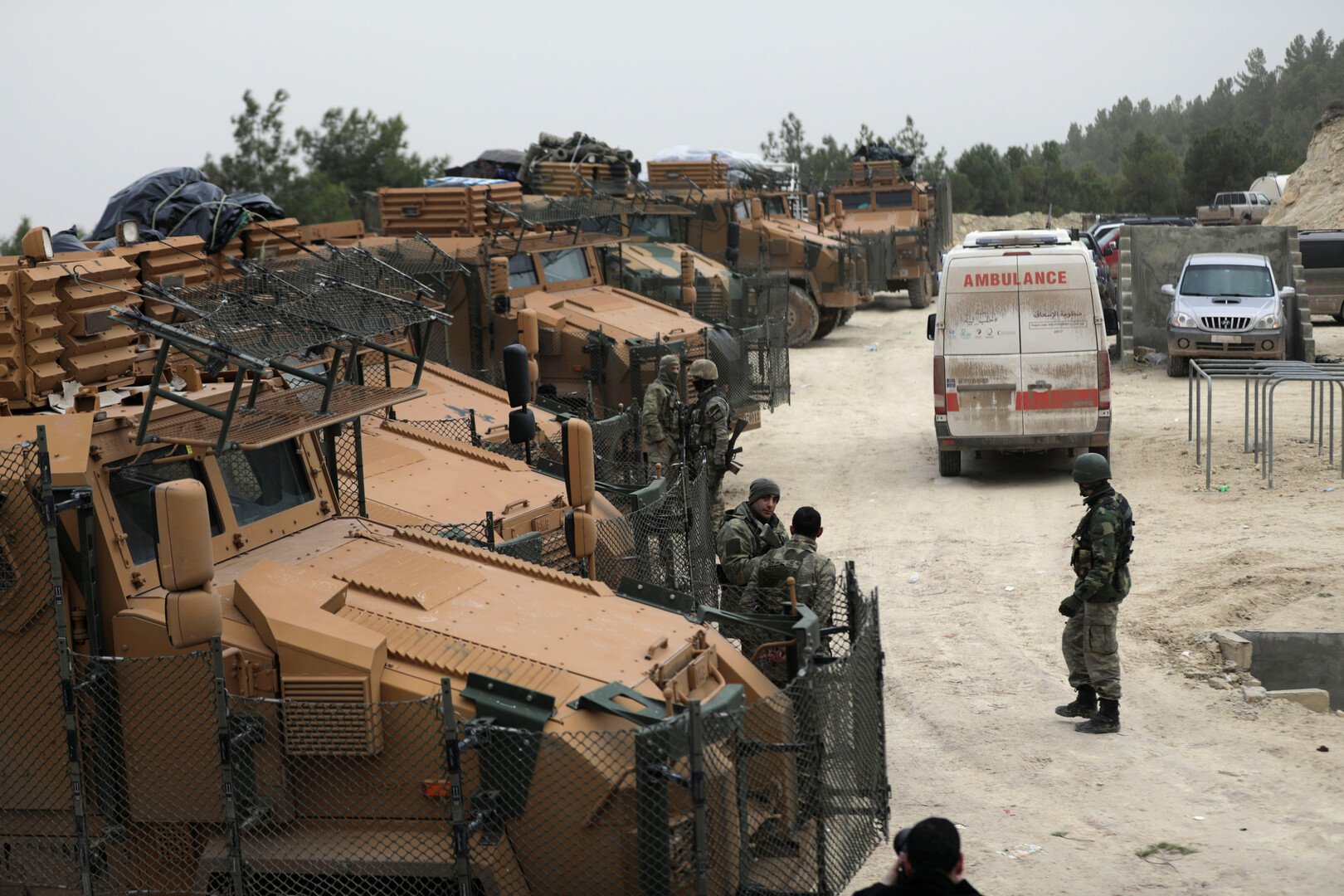 تركيا تعلن إكمال الاستعدادات لشن عملية عسكرية شمال شرق سوريا وترسل تعزيزات إلى حدودها