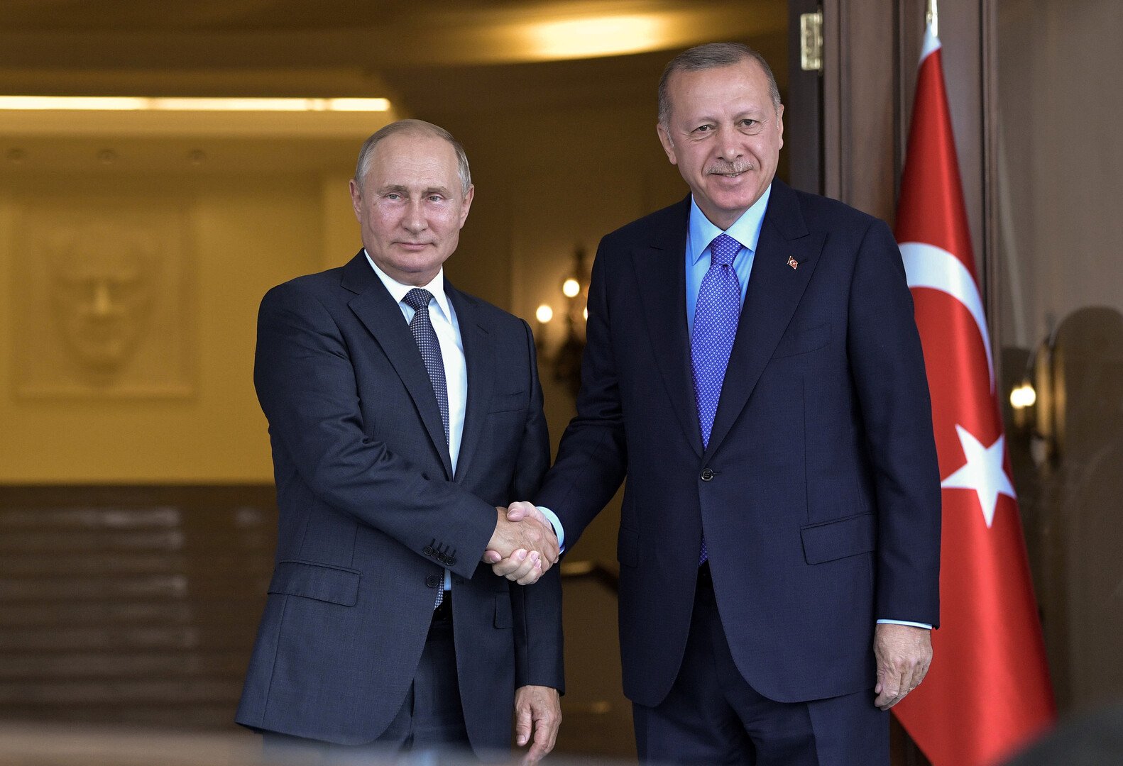 أردوغان يجري محادثات هاتفية مع بوتين حول العملية العسكرية في سوريا