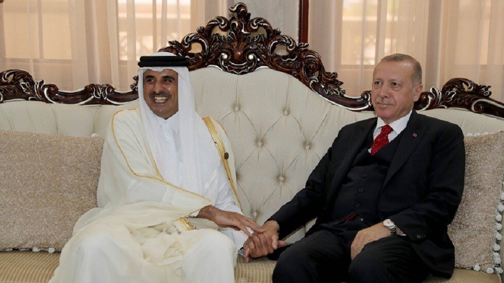 أمير قطر يتصل بالرئيس التركي لمناقشة آخر مستجدات الأحداث في سوريا