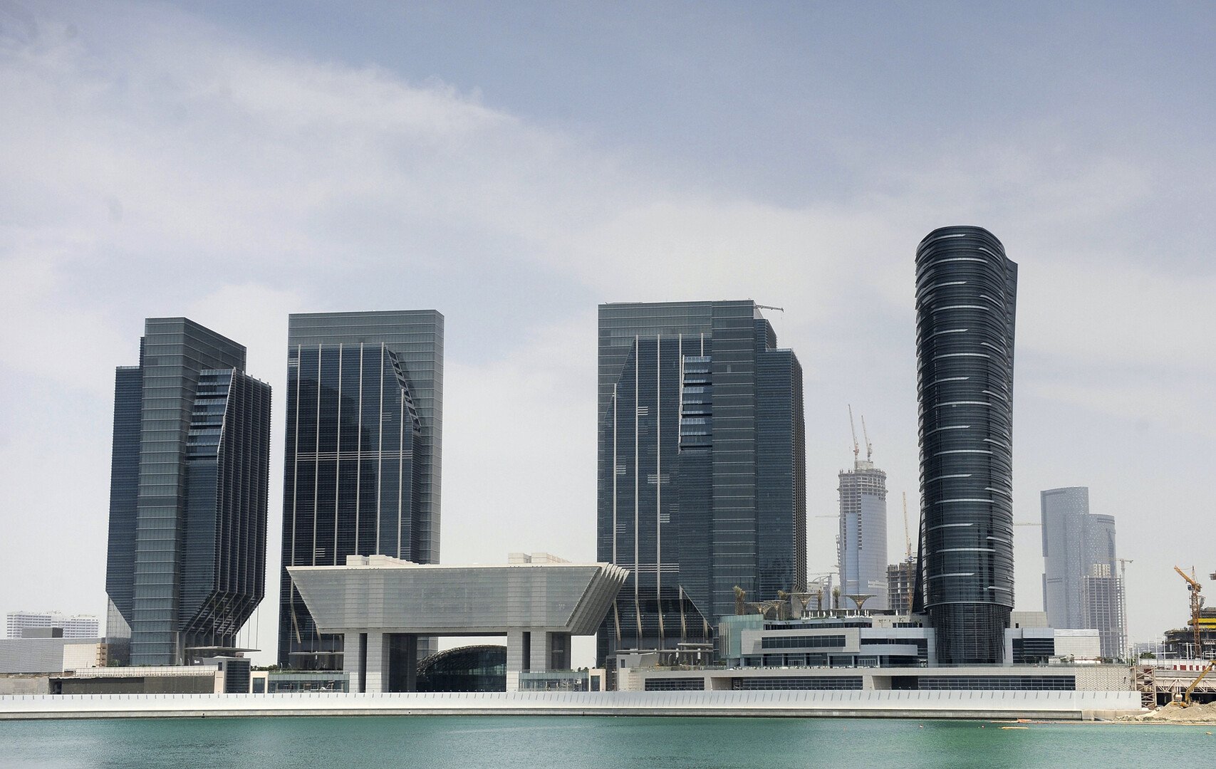 الاتحاد الأوروبي يرفع الإمارات من قائمة سوداء للملاذات الضريبية