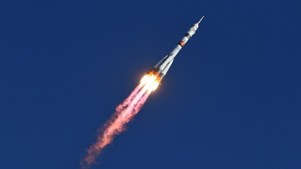 روسيا تطلق 3 أقمار اتصالات جديدة إلى الفضاء