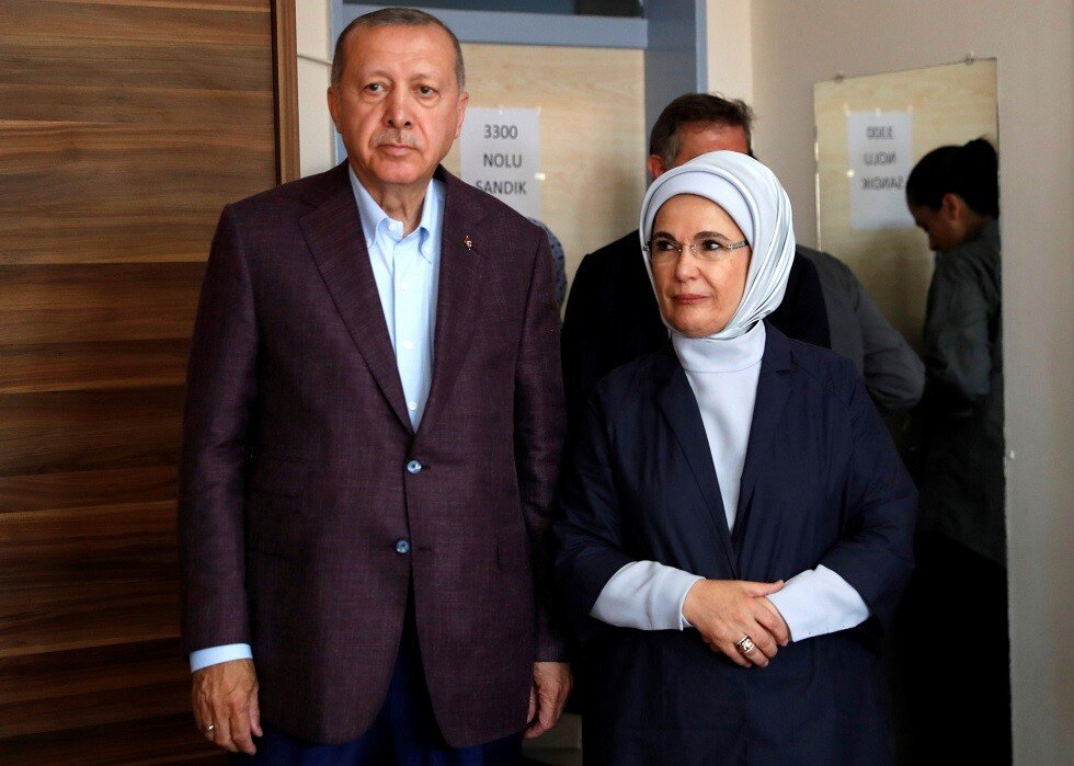الرئيس التركي رجب طيب أردوغان وعقيلته