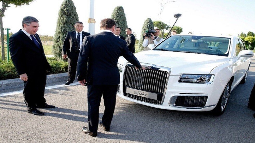 بوتين بحث في عشق أباد مع نظيره التركماني توريد سيارات 
