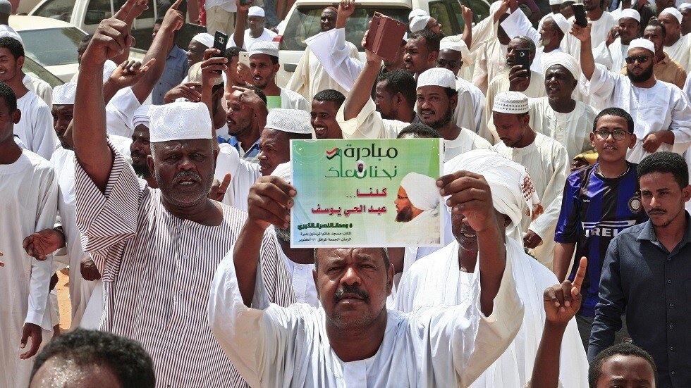 السودان.. تجمع لمؤيدي رجل دين معارض لكرة القدم النسائية