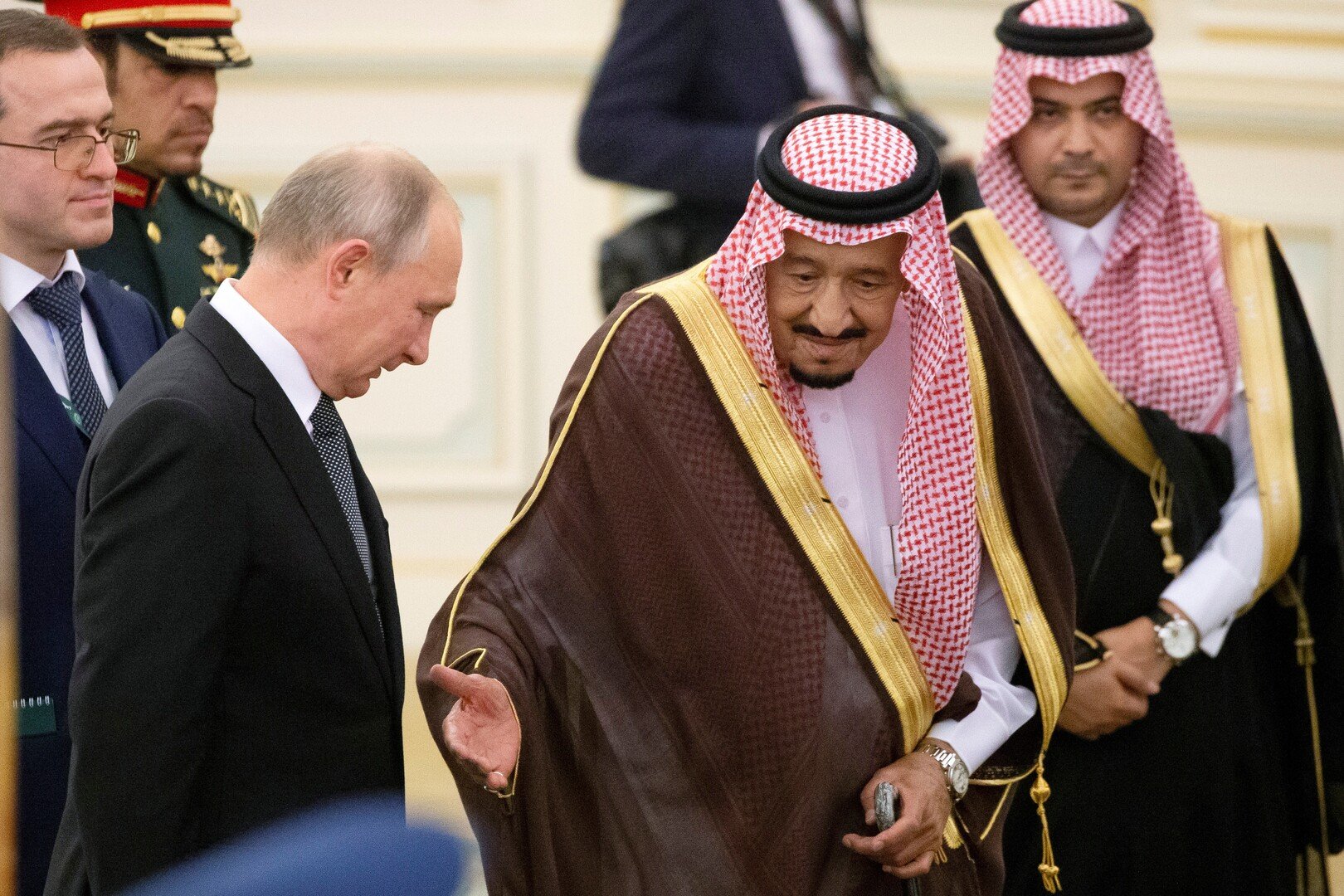 الملك سلمان يؤكد دعمه للتعاون مع الصندوق الروسي للاستثمارات المباشرة