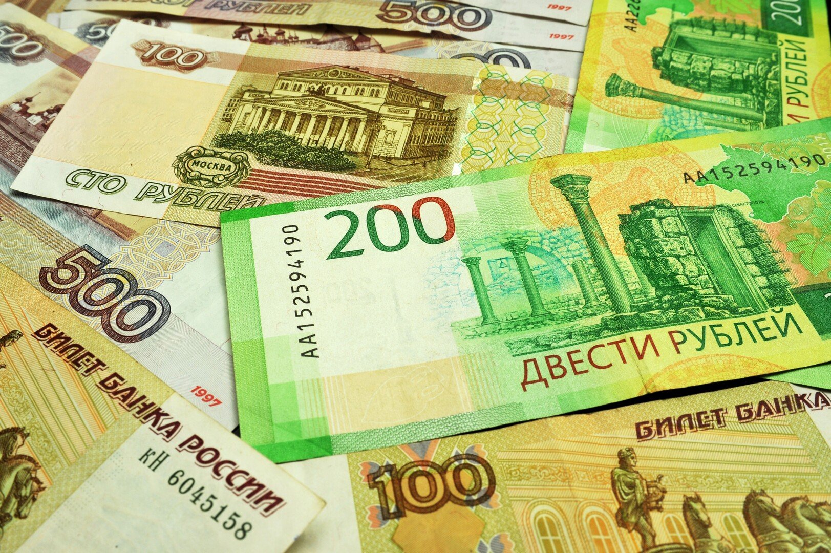 المالية الروسية تطرح سندات في السوق المحلية بنجاح