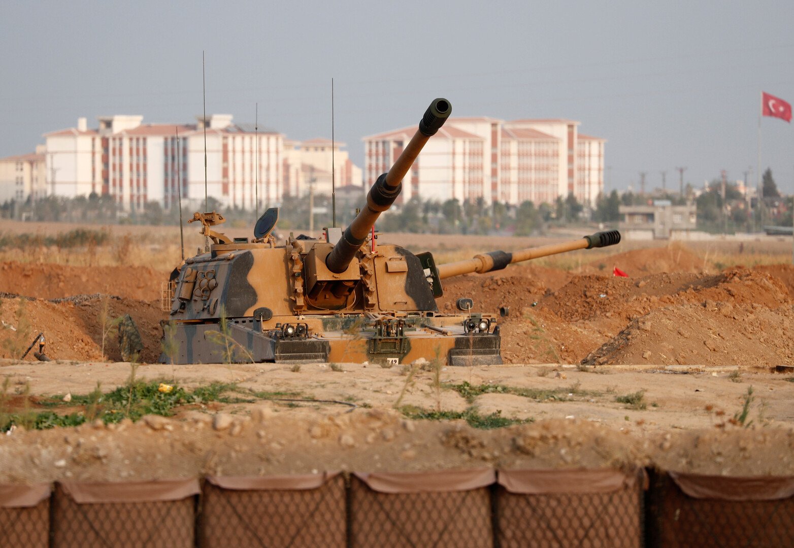 الأكراد يتهمون الجيش التركي بمواصلة استهداف شمال شرقي سوريا رغم الهدنة