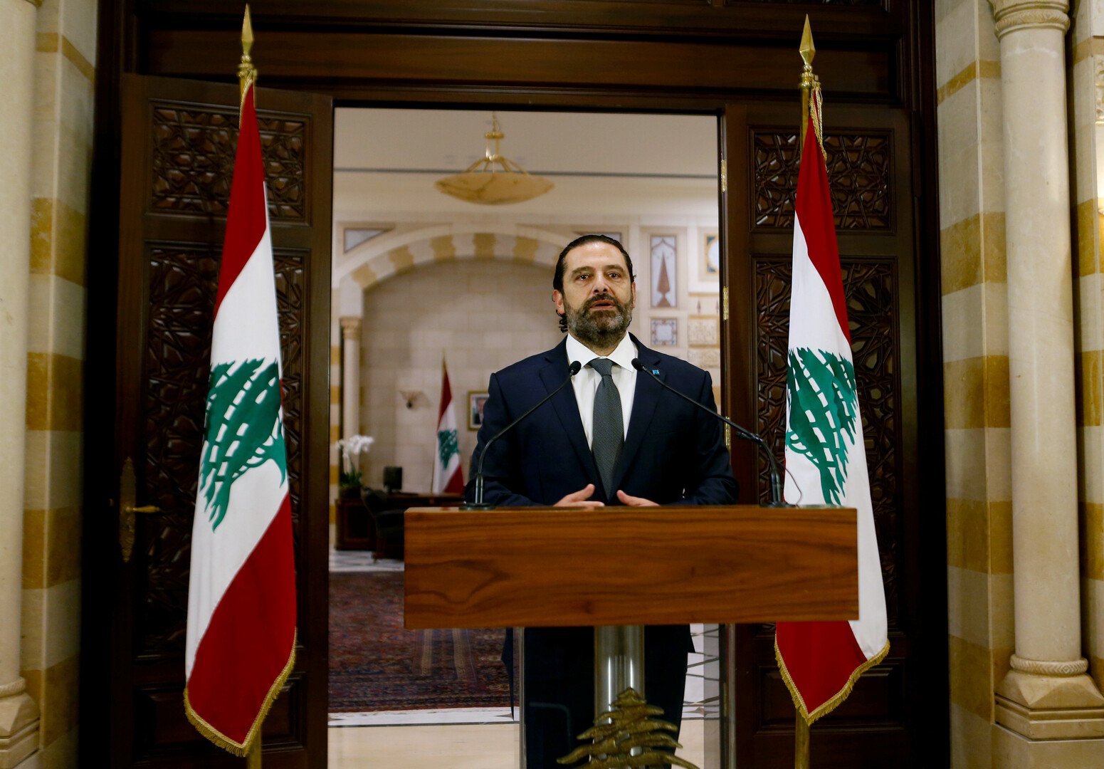 حكومة لبنان تتبنى ميزانية خالية من ضرائب جديدة وتجتمع الأحد لإيجاد مخرج من الأزمة
